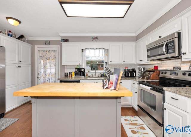 Property at 1307 Ridgedale St, Athens, AL 35613, 3 beds, 2 baths