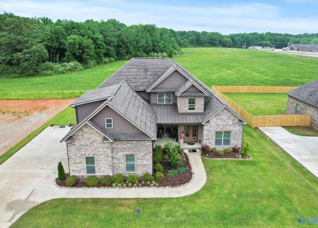Property at 16082 Darby Dr, Athens, AL 35613, 4 beds, 2.5 baths
