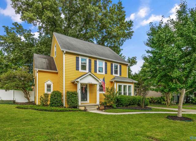 Property at 12012 Huntcliff Rd, Huntsville, AL 35803, 3 beds, 2.5 baths