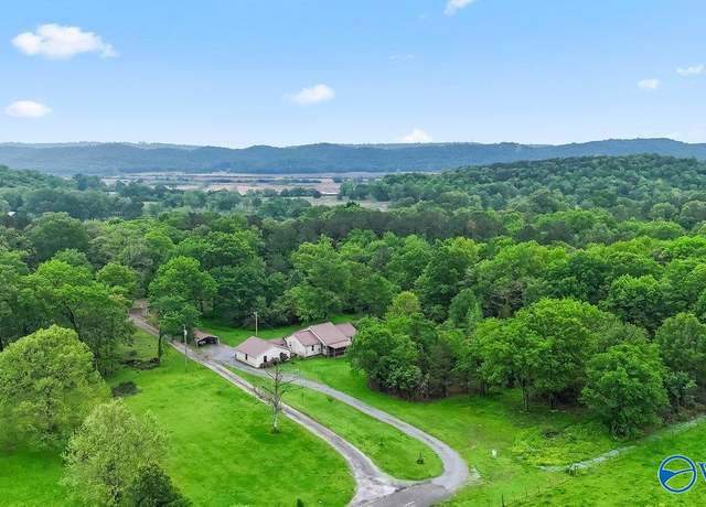 Property at 331 Scoles Rd, Guntersville, AL 35976, 3 beds, 2 baths