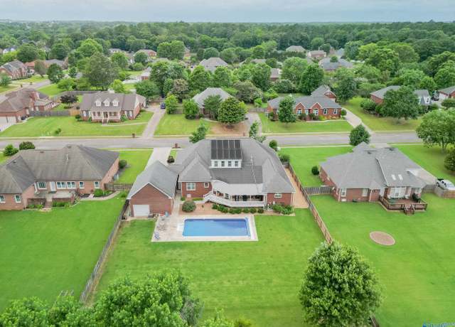 Property at 105 Nobleton Ln NW, Huntsville, AL 35806, 4 beds, 3 baths