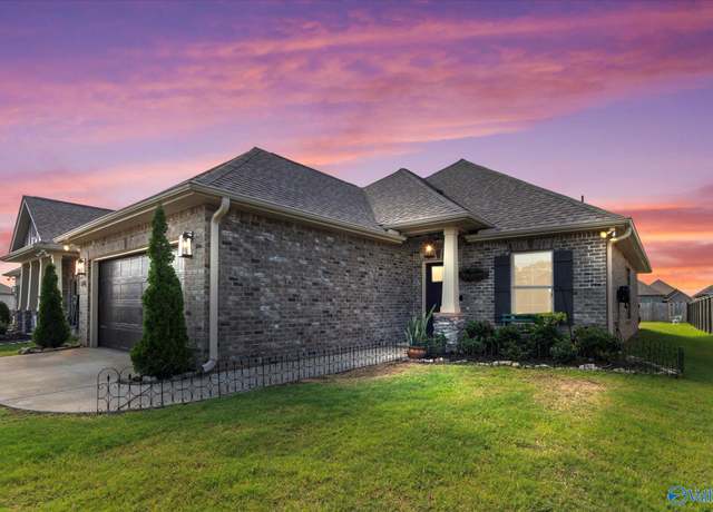 Property at 26304 Kennesaw Bluff Dr, Athens, AL 35613, 3 beds, 2 baths