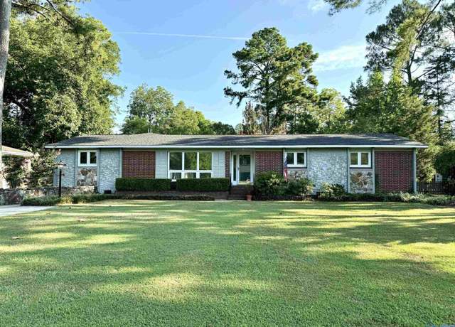 Property at 2410 Crestview Dr SE, Decatur, AL 35601, 4 beds, 3 baths