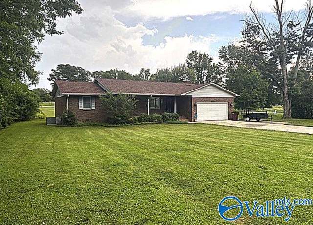 Property at 16130 Sutton Dr, Athens, AL 35611, 3 beds, 2 baths