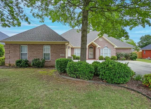 Property at 141 Arabian Dr, Madison, AL 35758, 4 beds, 2.5 baths