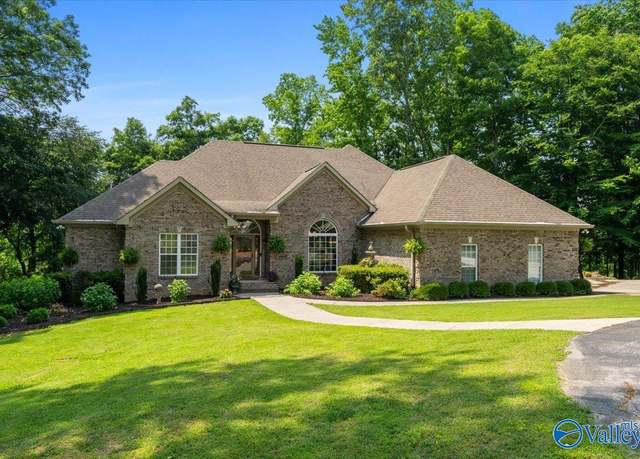 Property at 655 Carriger Rd, Hazel Green, AL 35750, 5 beds, 3.5 baths