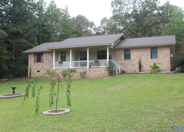Property at 380 Sherry Dr, Centre, AL 35960, 3 beds, 1.5 baths