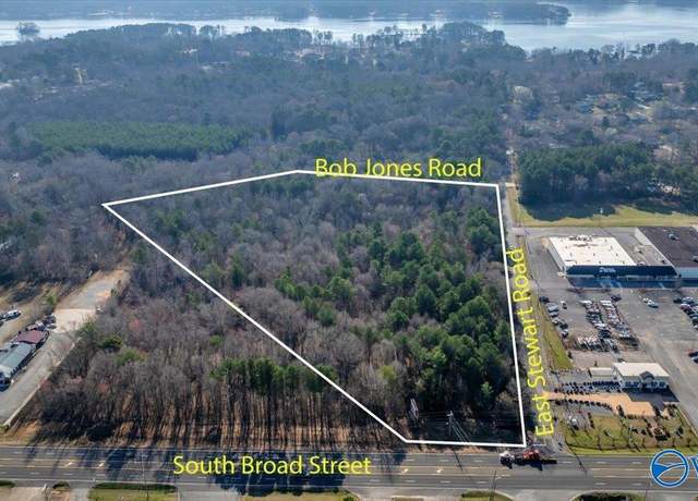 Property at 2024 Bob Jones Rd, Scottsboro, AL 35769