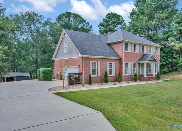 Property at 821 Parker Rd, Hartselle, AL 35640, 4 beds, 3.5 baths
