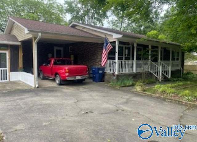 Property at 32 NE 6th St, Arab, AL 35016, 4 beds, 3.5 baths