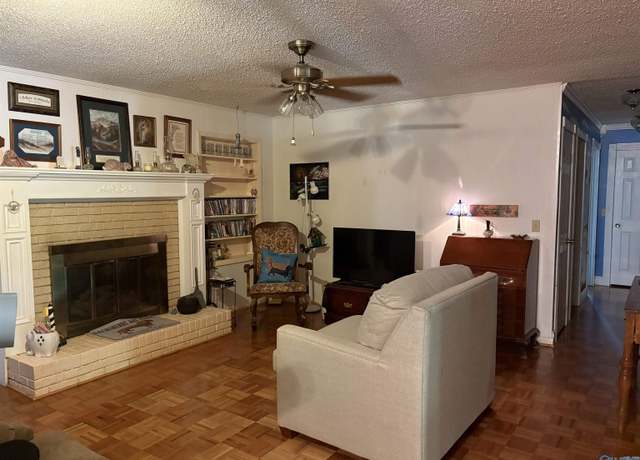 Property at 32 NE 6th St, Arab, AL 35016, 4 beds, 3.5 baths