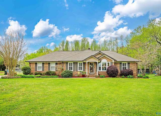 Property at 135 Brookview Dr, Hazel Green, AL 35750, 3 beds, 2 baths