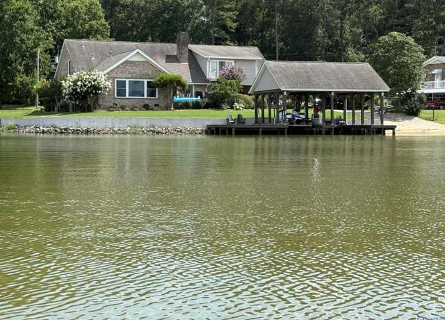 Property at 147 Lakewood Dr, Gadsden, AL 35901, 4 beds, 3.5 baths