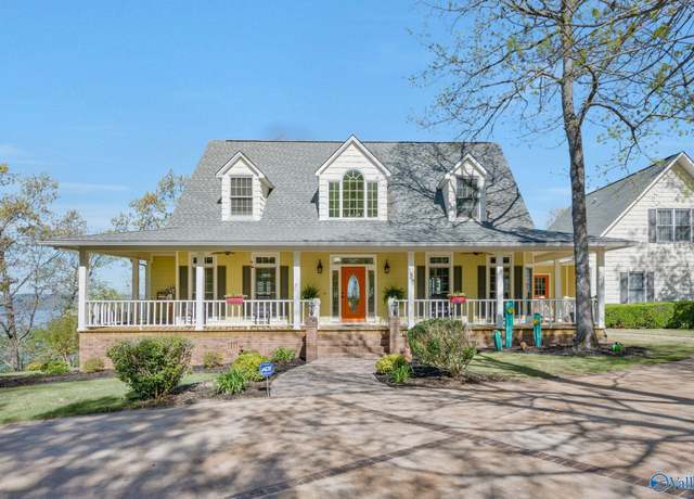 Property at 189 Rose St, Section, AL 35771, 3 beds, 3.5 baths