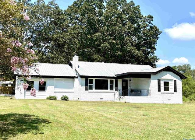 Property at 771 Anderson Rd, Gadsden, AL 35901, 3 beds, 2 baths