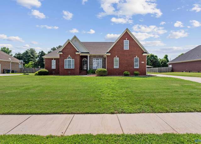 Property at 226 Twin Lakes Dr, New Market, AL 35761, 4 beds, 3 baths