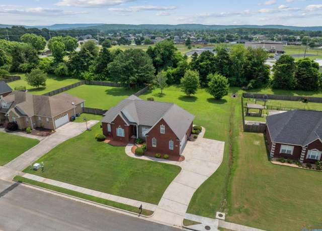 Property at 226 Twin Lakes Dr, New Market, AL 35761, 4 beds, 3 baths