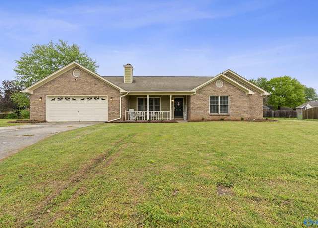 Property at 2226 Southpark Blvd SW, Huntsville, AL 35803, 4 beds, 2.5 baths