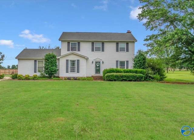 Property at 104 Whitfield Dr, Athens, AL 35613, 3 beds, 2.5 baths
