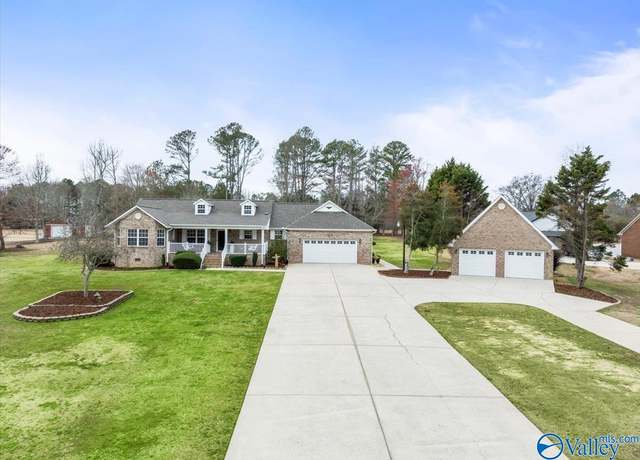 Property at 2185 Oak Dr, Boaz, AL 35956, 4 beds, 2.5 baths