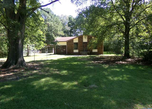 Property at 0135 County Road 40, Centre, AL 35960, 3 beds, 2 baths