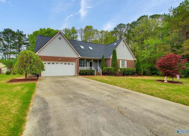Property at 200 Arrowfeather Dr, Meridianville, AL 35759, 4 beds, 3.5 baths