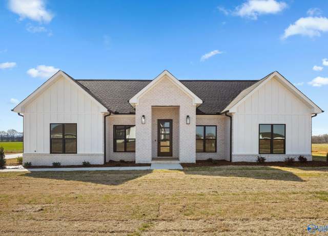 Property at 55 Todd Dr, Muscle Shoals, AL 35661, 4 beds, 2.5 baths