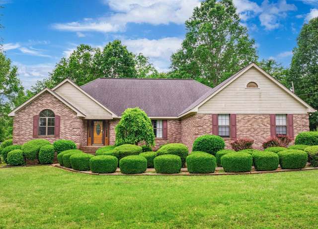 Property at 2211 Pumpkin Center Rd NE, Fort Payne, AL 35967, 3 beds, 2 baths