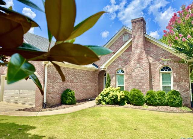 Property at 2412 Duncansby Dr, Decatur, AL 35603, 3 beds, 2 baths