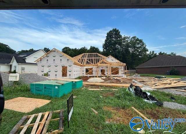 Property at 152 Santa Maria Dr, Huntsville, AL 35811, 4 beds, 3 baths