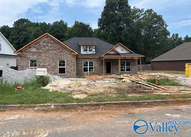 Property at 152 Santa Maria Dr, Huntsville, AL 35811, 4 beds, 3 baths