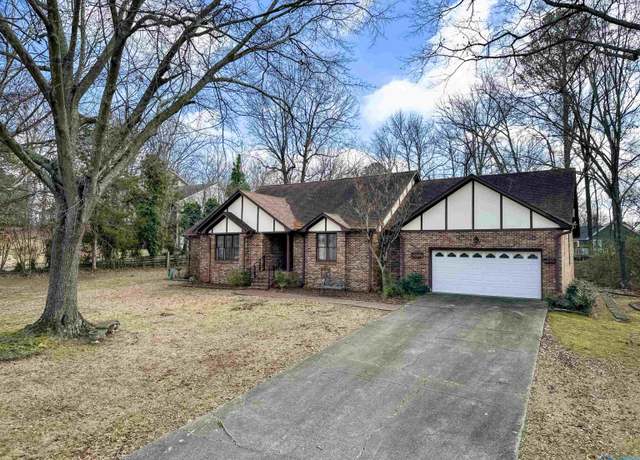 Property at 3211 Trails End SW, Decatur, AL 35603, 4 beds, 2.5 baths