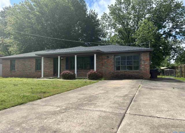 Property at 2205 8th St SE, Decatur, AL 35601, 4 beds, 2 baths