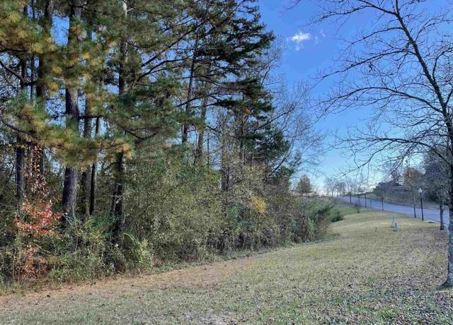 Property at 21 Silver Lakes Blvd E, Gadsden, AL 35905