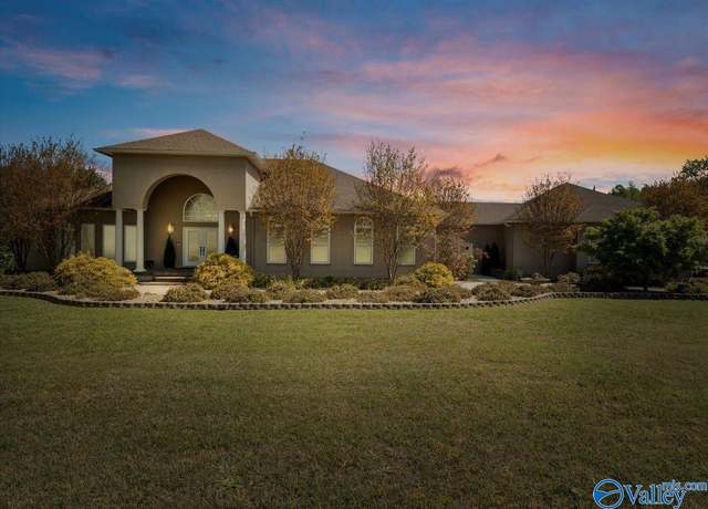 Property at 3 Mccleskey Dr, Hartselle, AL 35640, 4 beds, 3.5 baths