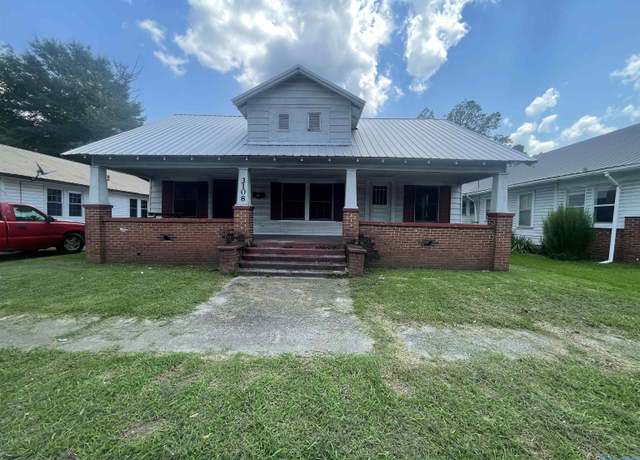 Property at 3108 Meighan Blvd, Gadsden, AL 35901, 4 beds, 2 baths
