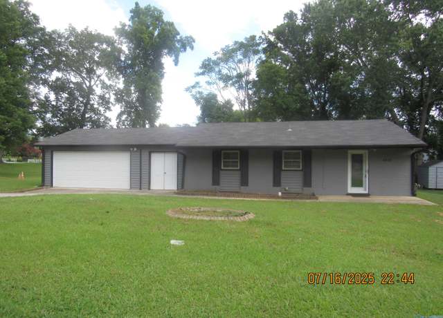 Property at 4810 Cottonwood Dr, Huntsville, AL 35810, 3 beds, 1.5 baths