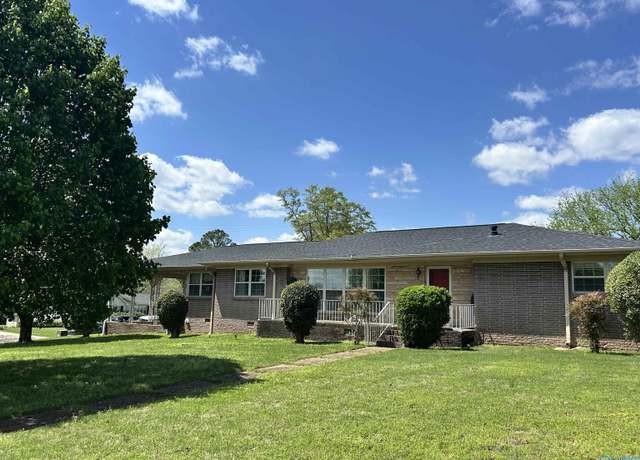 Property at 1115 5th St SW, Attalla, AL 35954, 3 beds, 2 baths