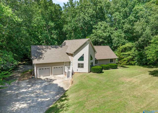 Property at 1136 Shoal Creek Rd, Decatur, AL 35603, 5 beds, 3.5 baths
