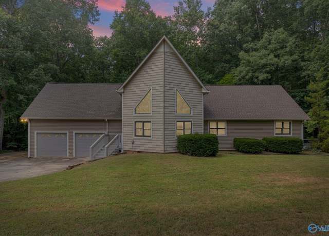 Property at 1136 Shoal Creek Rd, Decatur, AL 35603, 5 beds, 4.5 baths
