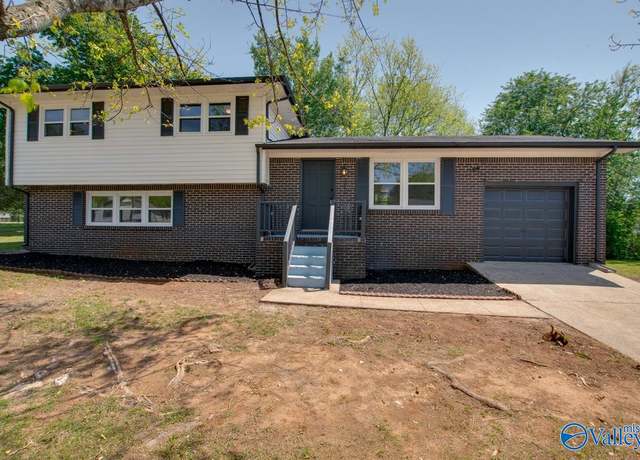 Property at 3202 Rita Ln NW, Huntsville, AL 35810, 4 beds, 2.5 baths