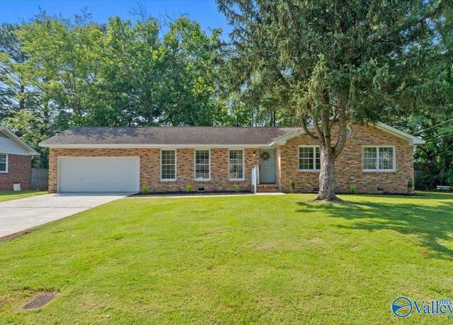 Property at 2622 Dry Creek Dr, Huntsville, AL 35810, 3 beds, 2 baths