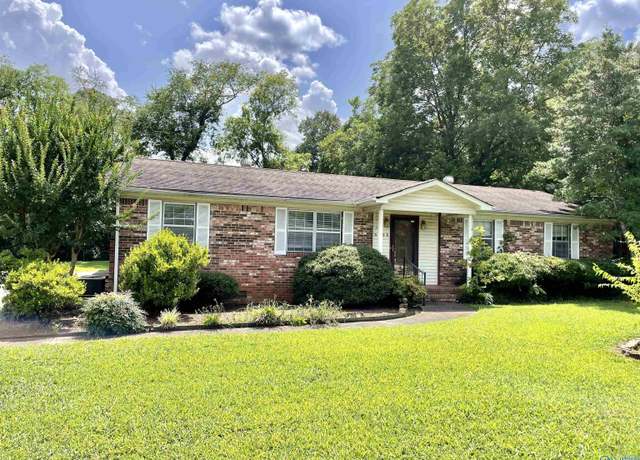 Property at 3203 W Helena Dr, Huntsville, AL 35810, 3 beds, 2 baths