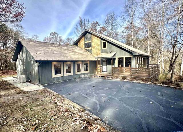 Property at 104 Bear Creek Rd, Fort Payne, AL 35967, 3 beds, 2 baths