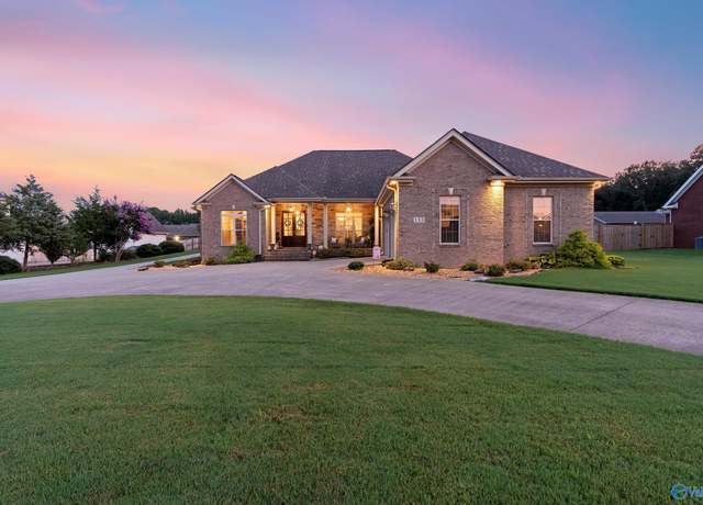 Property at 133 Woodfern Dr, Killen, AL 35645, 3 beds, 2.5 baths
