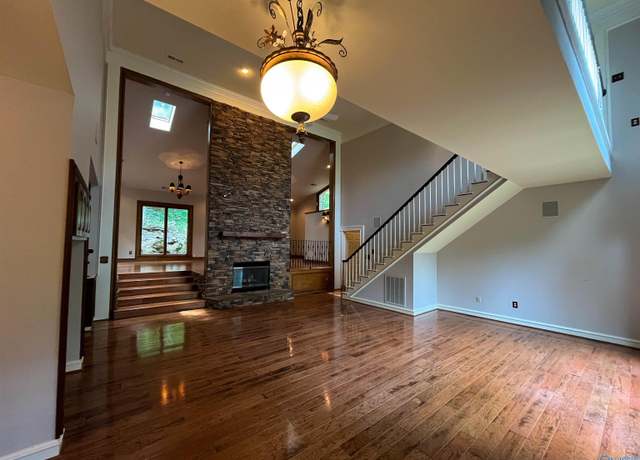 Property at 10016 Bluff Dr, Huntsville, AL 35803, 4 beds, 3.5 baths
