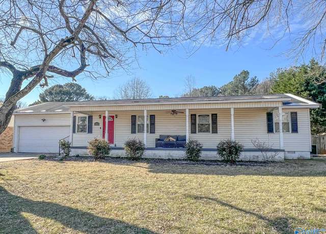 Property at 2723 Longfellow Dr SW, Decatur, AL 35603, 4 beds, 2 baths