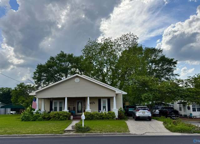 Property at 205 E Alabama Ave E, Albertville, AL 35950, 2 beds, 1 bath