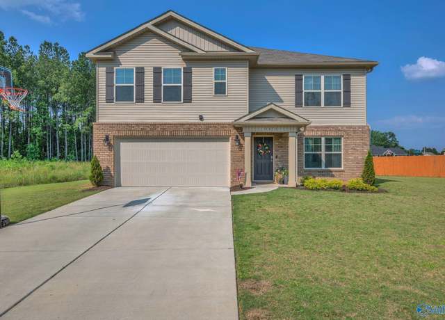 Property at 1111 Fountainview Dr SW, Hartselle, AL 35640, 5 beds, 3 baths
