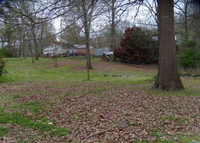 Property at 2005 Sunset Dr NE, Hartselle, AL 35640